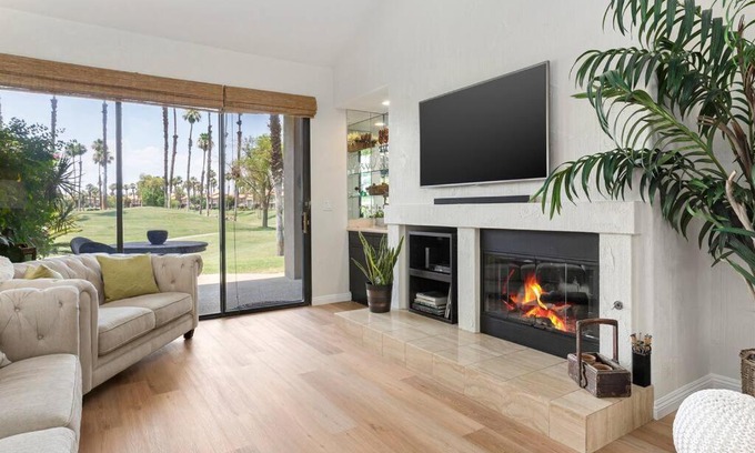 Palm Desert Casa | Sunny Palm Desert Escape on Golf Course