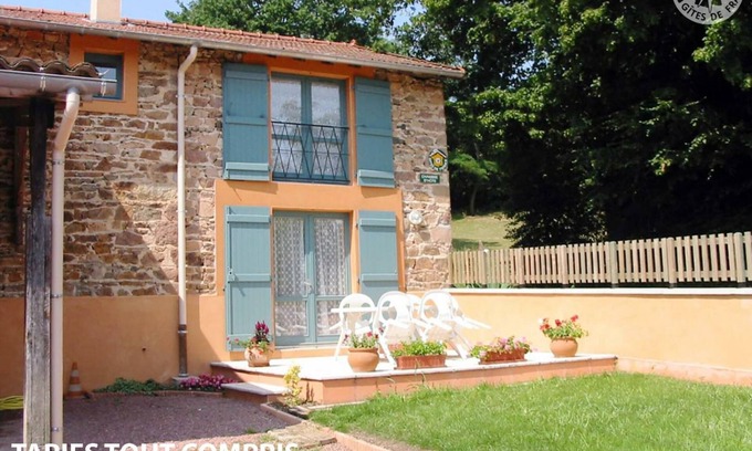 Montagny Cabaña | Casa rural con terraza y comodidades modernas, ideal para familias, cerca de Charlieu y Lac des Sapins