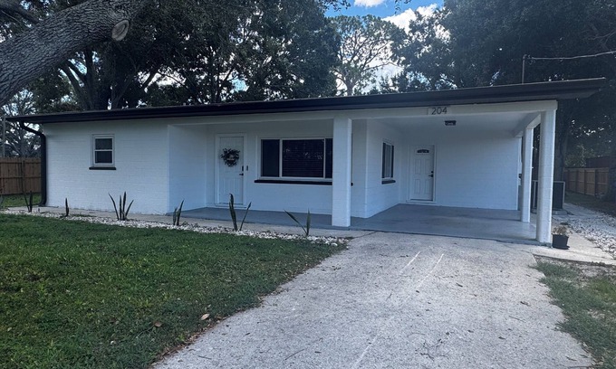 Ruskin Casa | Sunny Ruskin Escape – 3BR Home with Pool & Near the Bay