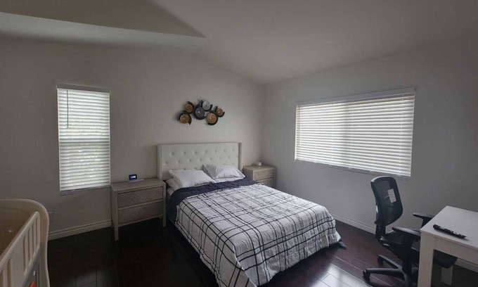 Miramar Ranch North Casa | Sunny San Diego Escape, 20 Mins to Beaches, Zoo, Downtown & Convention Center