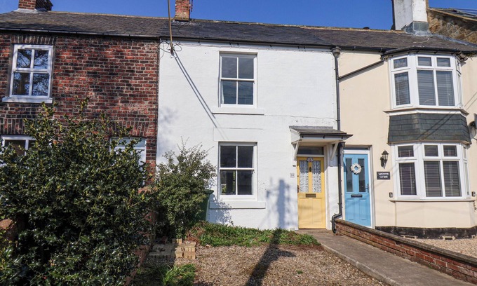 Runswick Bay Cabaña | SUNNY SIDE, country holiday cottage, with open fire in Runswick Bay