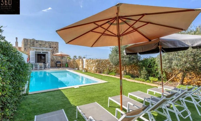 San Lawrenz Otro | Sunny side spacious Villa with private Pool & WIFI