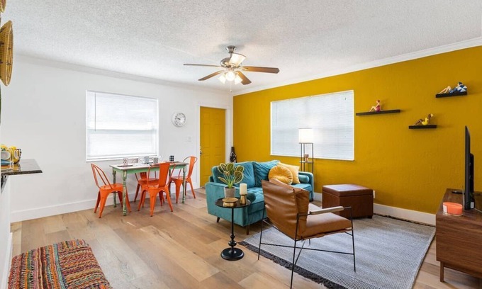 Sailboat Bend Condominio | Sunny Side Stay Condo- 2 bed 1 bath Near Riverwalk