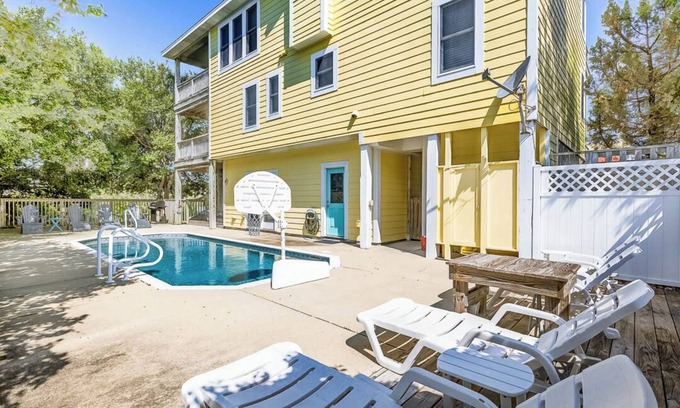 Ocean Sands Casa | Sunny Side Up | 930 ft to the beach | Private Pool, Hot Tub, and Community Pool