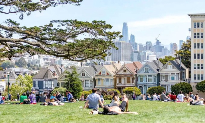 Lower Haight Apartamento | Sunny studio by Alamo Square and the Painted Ladies.