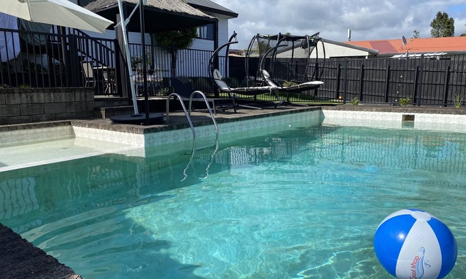 Welcome Bay Casa | Soleada casa veraniega con gran piscina