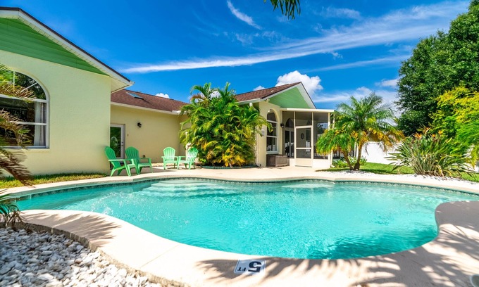 Lake Magdalene Casa | Sunny Tampa: 3BR, Heated Pool