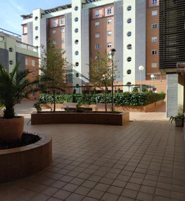 Sevilla Este Apartamento | Sunny view Apartment with Five Beds check out 2 pm