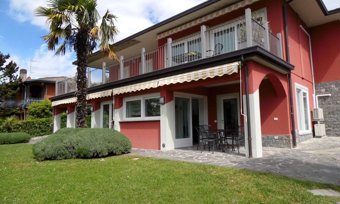 Morosolo Villa | Villa soleada con terraza
