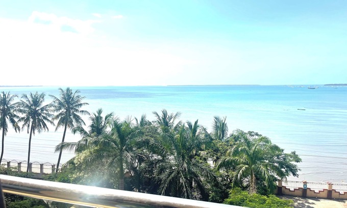 Mikocheni Apartamento | Sunny Waterfront Apartment