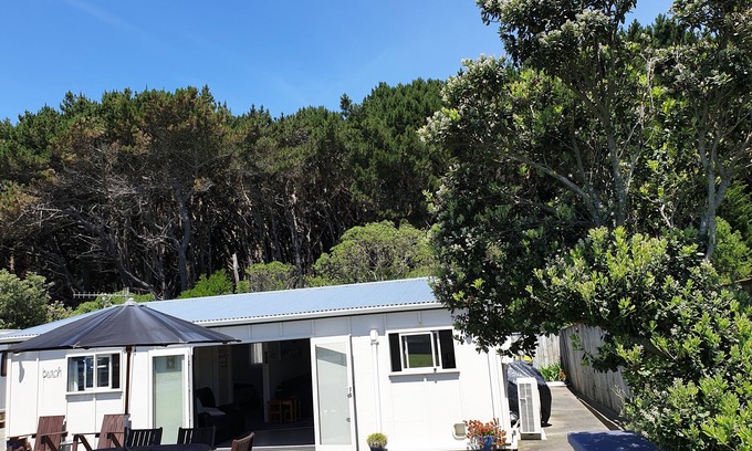 Waitarere Beach Casa | Sunny, bien equipado para que disfrutes. A solo unos minutos a pie de la playa.
