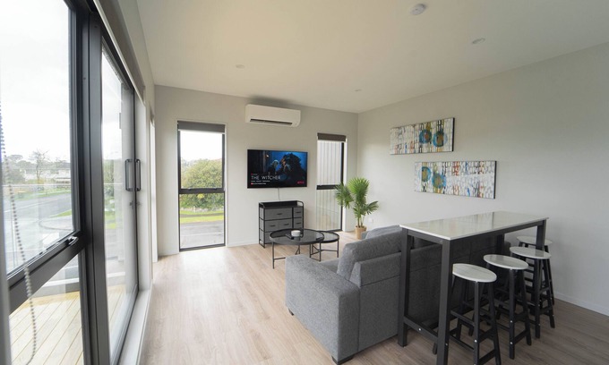 Sunnyhills Casa | Sunnyhills Viewside Town House | Wi-Fi & Netflix