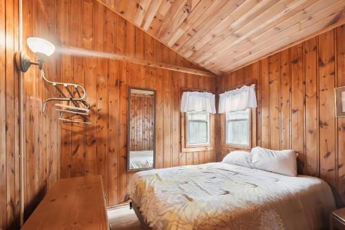 Greenbush Apartamento | Sunnyside Combined 12BR 5BA Lakefront Retreat