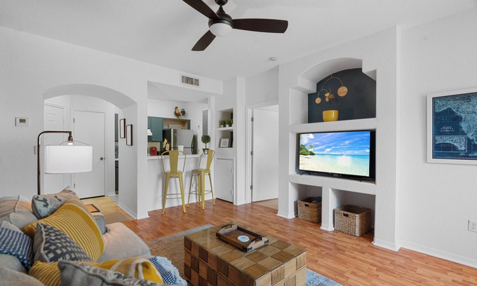 Temple Terrace Condominio | Sunnyside Oasis, Cozy & Convenient