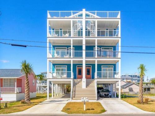 North Carolina Coast Casa | Sunnyside - Ocean and Inlet views, steps to beach access, plus parking for 4! townhouse