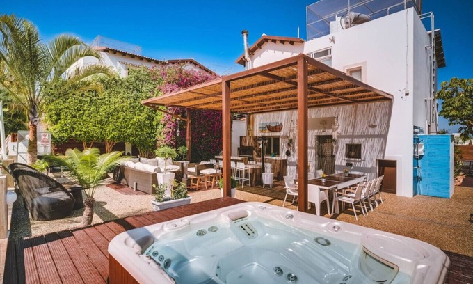 Cape Greko Casa | SunnyVillas: 4BR Villa☆Private Pool + Jacuzzi
