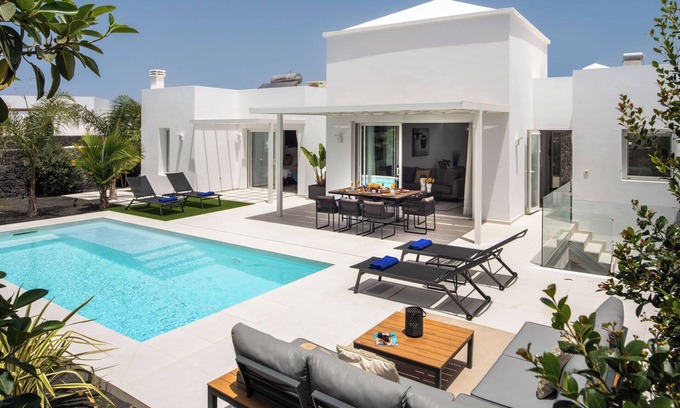 Playa Blanca Villa | Sunrise 1 | Nueva y moderna villa de 3 dormitorios con piscina privada