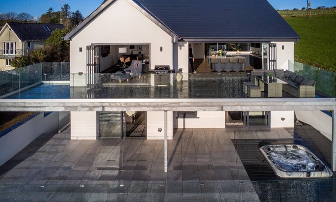 Pendine Casa | Sunrise - 5 Bed Luxurious Holiday Home - Pendine
