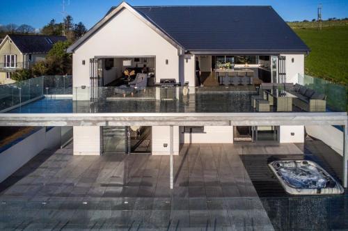 Pendine Casa | Sunrise - 5 Bedroom Luxurious Holiday Home - Pendine