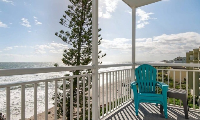South Patrick Shores Apartamento | Sunrise at the Beach: 2BR Apt with Scenic Views!