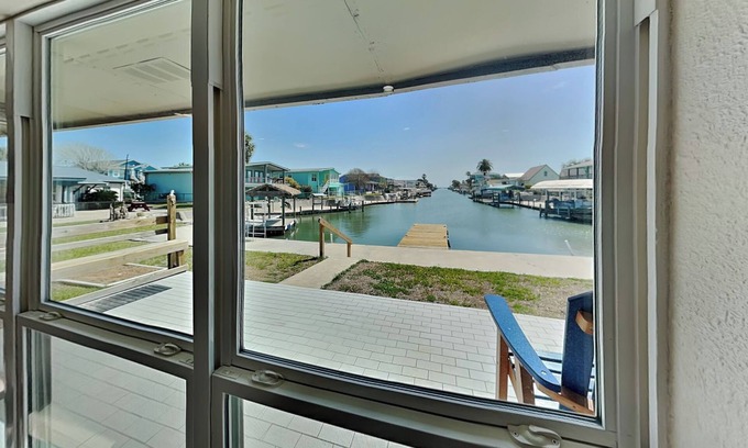 Palm Harbor Cabaña | Sunrise Bay