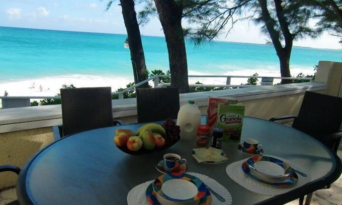 Paradise Island Condominio | Sunrise Beach Club # 1, piscina, parrilla de barbacoa, sillas de playa. Directamente en la playa!