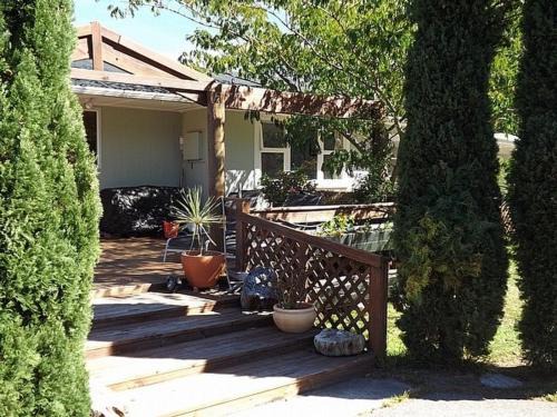Rarangi Casa | Sunrise Beach House - Rarangi Holiday House