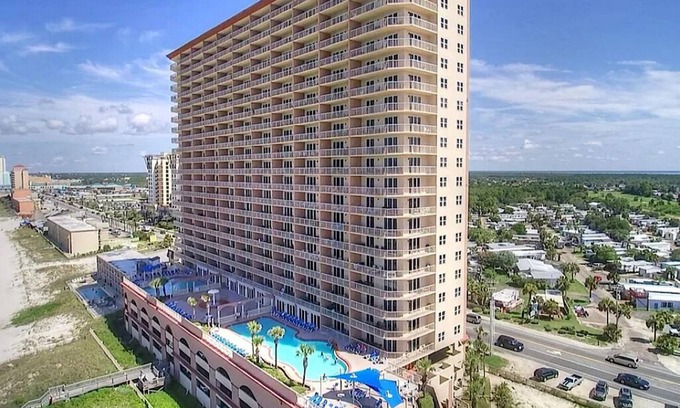 Panama City Beach Condominio | SUNRISE BEACH 2105, 2 BED 2 BA. balcony hOt TUB PoolS!