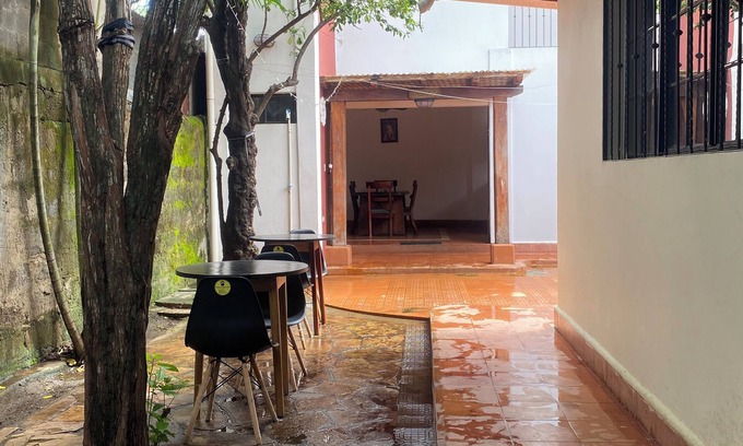 Leon Casa | Sunrise Guest House: Cozy rooms, Spanish lessons, tours, and shuttles in León.