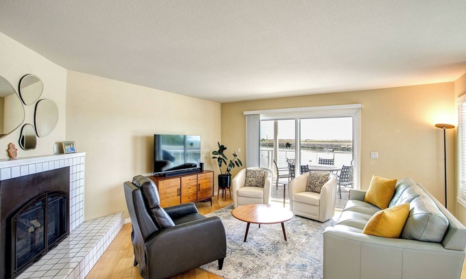 Discovery Bay Casa | Sunrise Holiday Home in Discovery Bay, fast water is 6 minutes away. Pets ok!