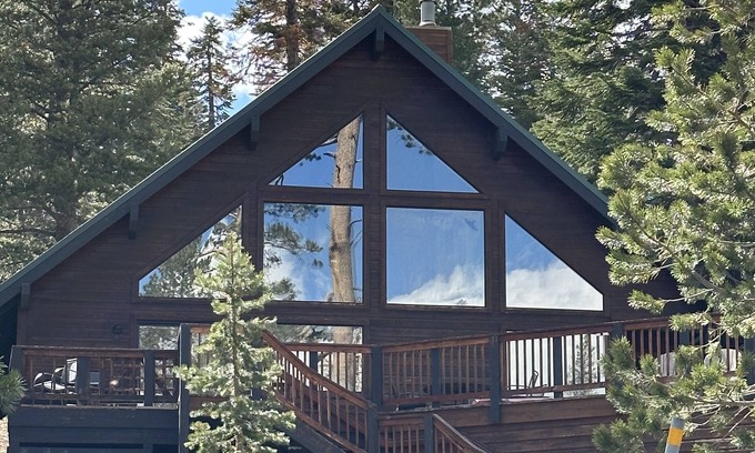 West Meadows Chalet De Esquí | Sunrise Kirkwood Chalet with Red Cliffs View