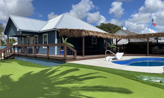 Matagorda Complejo | Sunrise Palms. Pool, putting green and palapa. Perfect