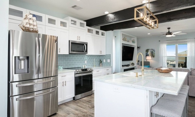 Crystal Beach Casa | Sunrise Paradise 3 Bedroom Home by RedAwning