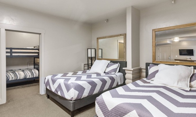 Harbor Village Condominio | Sunrise Resort Room #106 | 2 Bed, 1 Bath