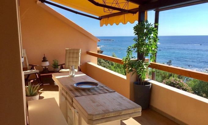 Cala Gonone Apartamento | Sisters' Sunrise Home de frente el mar