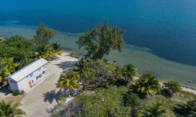 Placencia Villa | Sunrise Turtle-Beachfront-Stunning Vistas-Tranquil