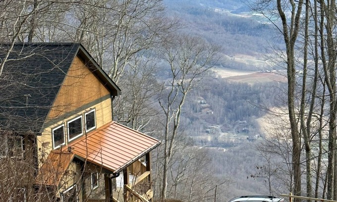 Maggie Valley Casa | Sunrise Vista, ~5000 ft Elevation, Rare VIEW to die for, stay above the Clouds