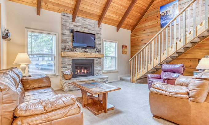 Deer Park Casa | Sunriver Beauty Bonus Loft, Hot Tub, Bikes, Near SHARC with Free Passes!