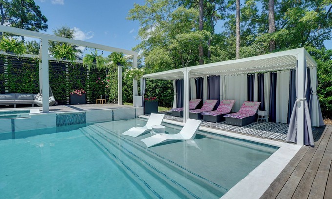 Ogden Casa | Sunroom, Deck & Spa: Luxe Wilmington Home!