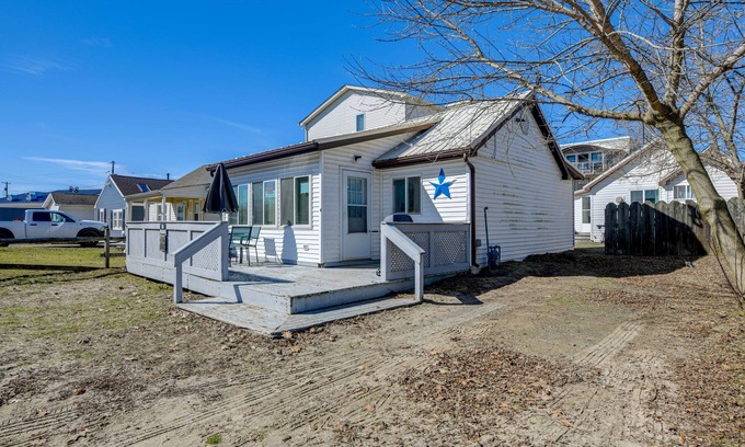 Irving Cabaña | Sunset Bay Cottage: Walk to Lake Erie & Beach!