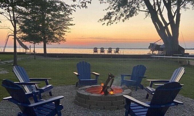 Anchorville Casa | Sunset Bay: Make Summer Unforgettable at Sunset Bay Lake House – Swim, Fish & Relax