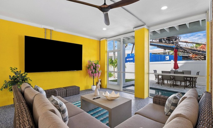 Bradenton Beach Casa | Sunset Beach House – Sleeps 18, Walk to Beach