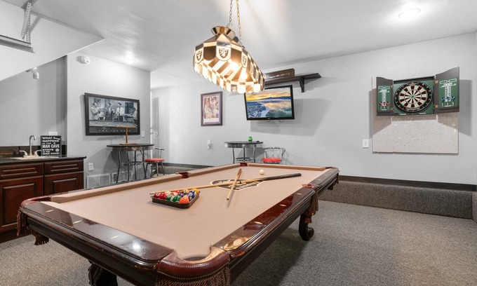Moonridge Chalet De Esquí | Sunset Chalet - Hot Tob, Game Room, Pool Table, Arcade Games