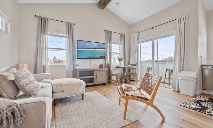 Sunset Cliffs Apartamento | Sunset Cliffs Dream House - Patio, W/D, Steps to the Ocean!