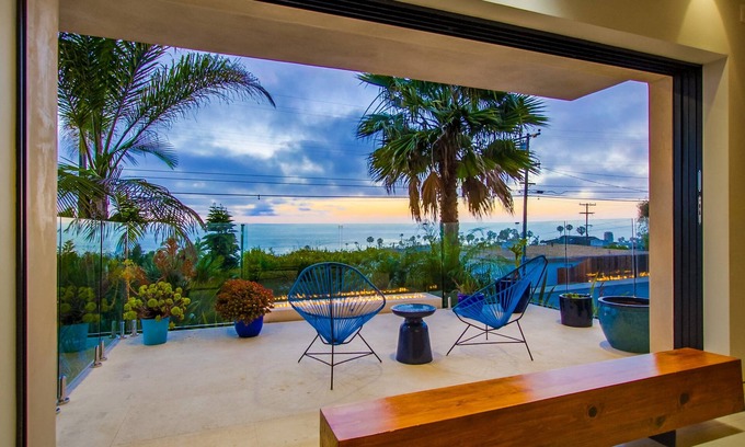 Sunset Cliffs Casa | Sunset Cliffs Modern Luxury Estate with Ocean Views, Oversized Spa, AC, Yard & washer/dryer!