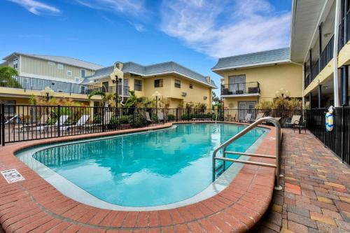 Redington Beach Casa | Sunset Corner - Beach View & Heated Pool!
