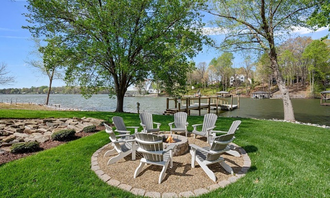Lake Norman of Catawba Cabaña | Lakeside Cottages by SoCharm | Intimate Lake Getaway