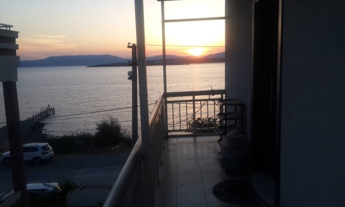Seferihisar Casa | Sunset, Denize sıfır yazlık çatı dubleks ev