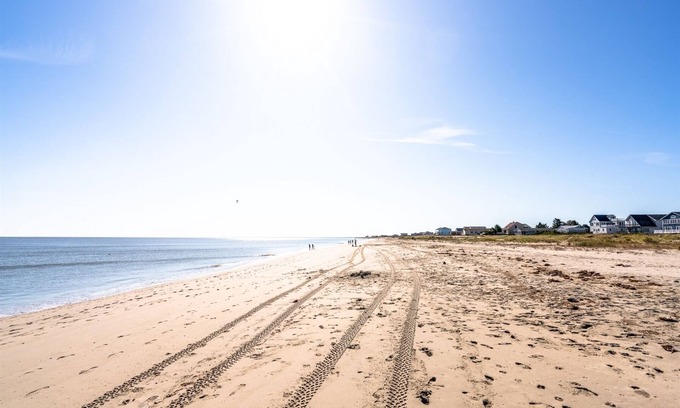 Broadkill Beach Casa | SUNSET DREAMS - 4 BD & 2.5 BA - Sleeps 8 - Short walk to Beach!
