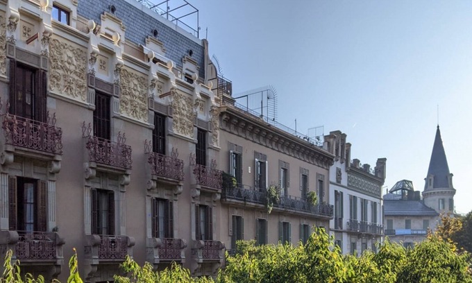 Dreta de l'Eixample Apartamento | SweetHomeBarcelona Quiet 2 Bed 2 Bath in Central Barcelona with charming gallery